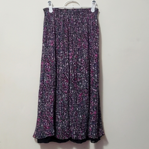 Dresses & Skirts - Pleated  floral midi skirt